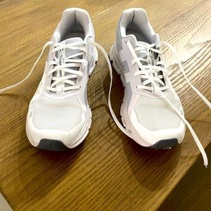 On Cloud Cloud Runners womens 9.5